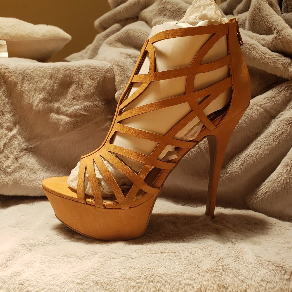 CAMEL OPEN DESIGN HEELS, 10